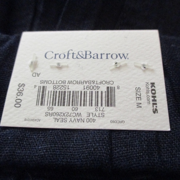 Croft & Barrow Navy Capris - Picture 3 of 4